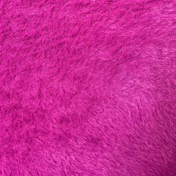 SPLENDID Fuzzy V-Neck  Pullover Sweater, Size M - Picture 5 of 7